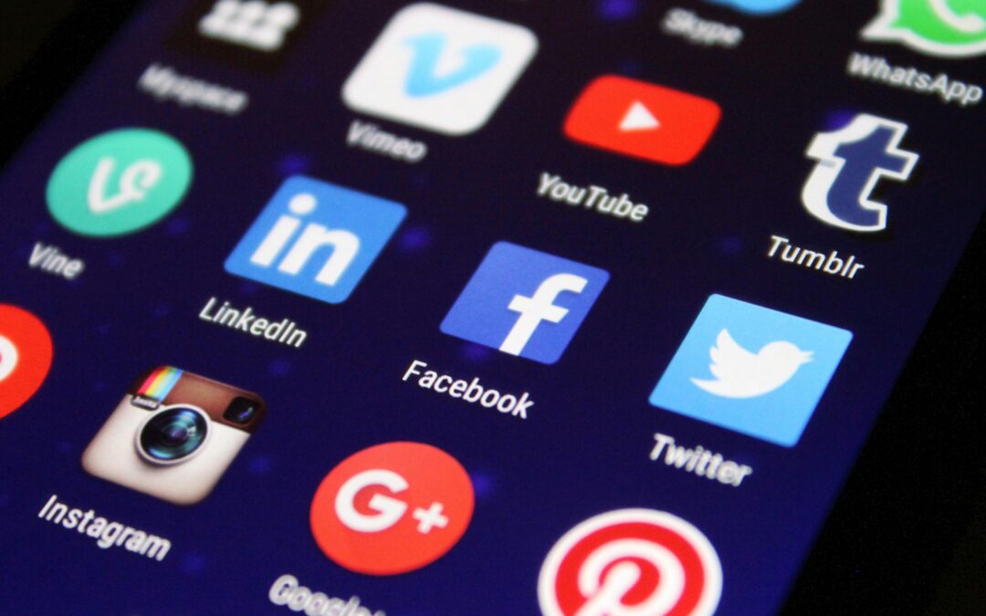 Social media hooks – how to get the attention of your ideal clients, fast